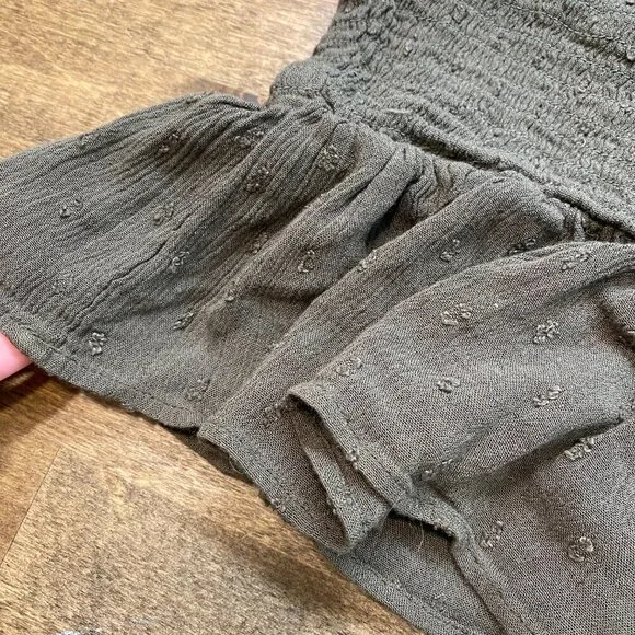 Aeropostale Women’s Smocked Cropped Babydoll Tank Top Size XS – Army Green - Picture 3 of 5